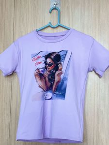 Used 4 Trendy Graphic T-Shirt Bundle