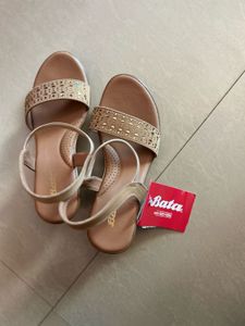 Bata Wedges