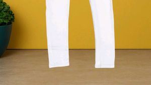 V100 Size-24 Slim Jeans