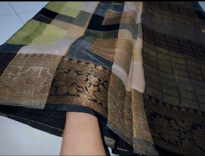 Elegant Women&#39;s Saree+stiched blouse