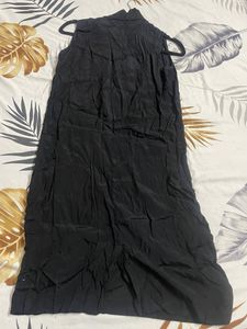 A Casual Black Straight Shift Dress