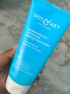 Dot And Key Barrier Repair Hydrating Face Wash..