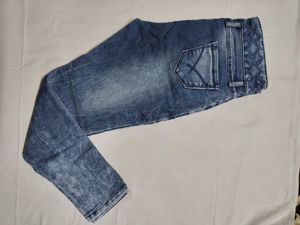 Stylish Mom-Fit Blue Denim Jeans,Embroidered Waist