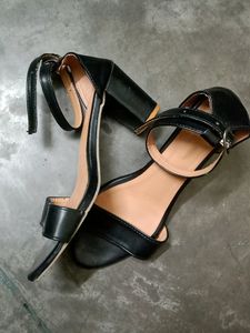 Black High Heel 👠