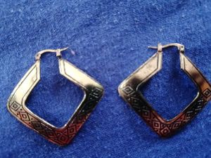 AJIO - Geometric Patterned Hoop Earrings