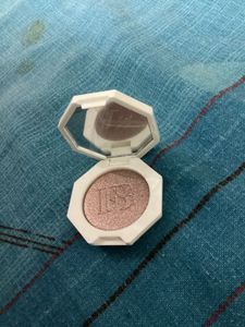 Fenty Beauty highlighter
