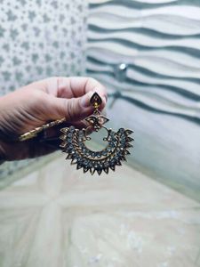 Earrings with nails set