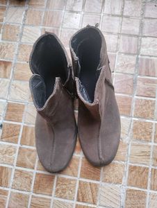 Women Boots (37 No)