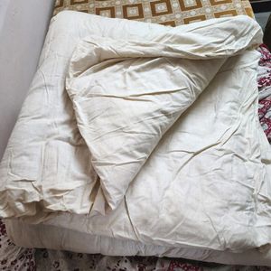 Single Heavy White Quilt With Cover