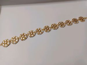 White Kundan Mathapatti
