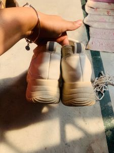 Off White Women Sneakers🌸🦋❤️