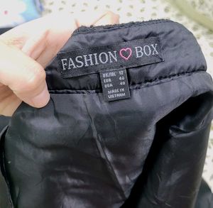 Chic Black Mini Skirt