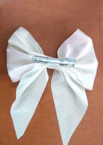 White Bow 🎀 Hair Clip