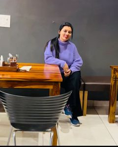 Woman solid crop pullover