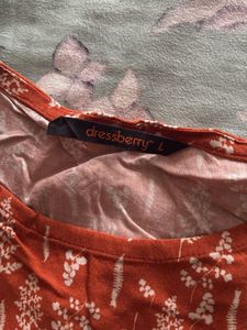 Dressberry top- In An Amazing condition