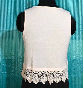 🎁Buy 2 Get 1 Free🎁Size S/M Lace white crop top