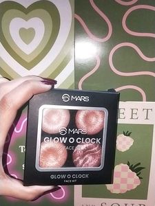 Mars Glow O Clock Highlighter