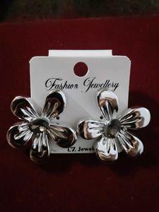 Silver Flower Fashion Earrings