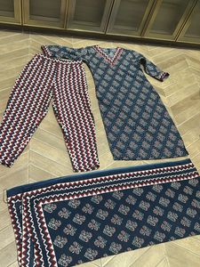 Navy blue &amp; red printed Kurta with Trousers &amp; dupa