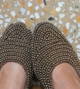 Pearl sandal