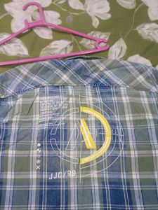 Checked back printed shirt