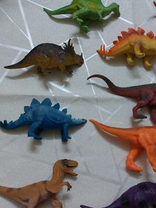 12 Dinosaurs Set