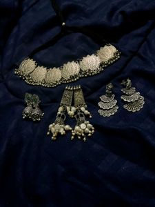 Silver Tone Necklace &amp; Earring Set 3 earrings