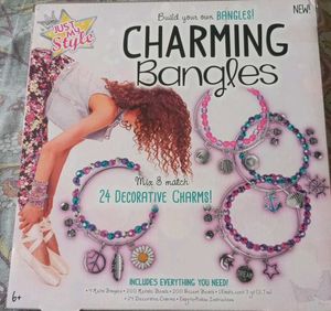 CHARMING BANGLES, BRACELET BUILD