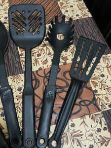 Durable Black Nylon Kitchen Spoon Set - 6 Pcs
