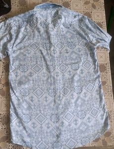 H&amp;M Patterned Button-Down Shirt