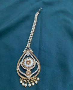 Elegant Crystal Maang Tikka