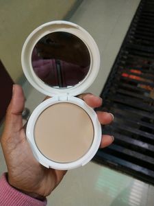 Myglamm LIT Radiant matte Compact