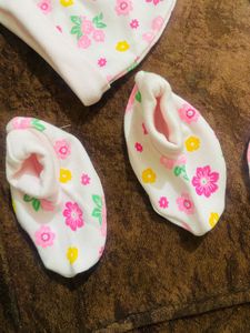 Floral Baby Hat &amp; Mitten Set