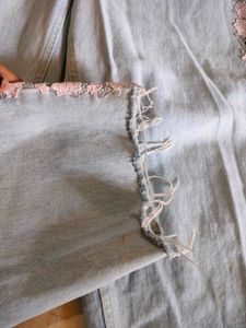 Flower Embroidery Jeans 👖🌺🌸