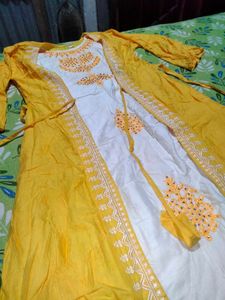 Elegant Yellow &amp; White Kurta Set