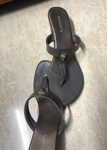 Haute Curry Women&#39;s Thong Sandals