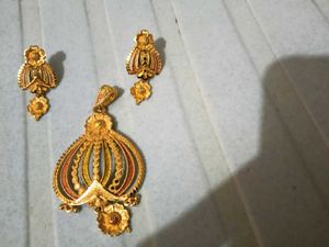 GoldTonePendantWithIntricate WovenTexture+Earrings