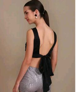 Chic Black Sleeveless Crop Top