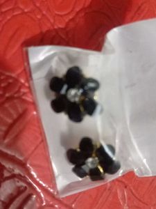 Black elegant Flower Stud Earrings