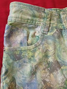 Greenery Floral Print Jeans 💚