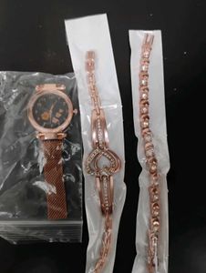 Beautiful Watch With 2 Bracelets