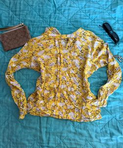 Floral yellow feminine top