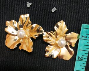 H&amp;m Inspiration Statement BIG HOT Pearl Earrings