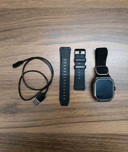 Smart Watch with Extra Bands & Charger