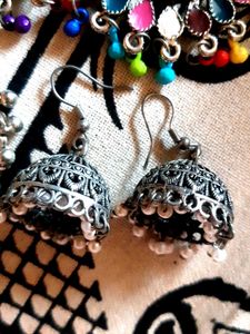 7 Earrings &amp; Matte Lipstick