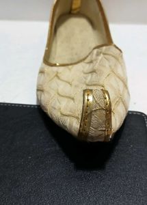 Elegant Ethnic Mojari Shoes