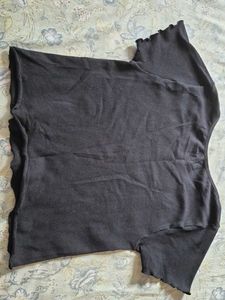 Black Ribbed Lettuce Edge Top