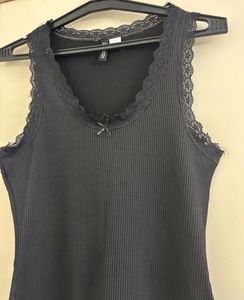 H&amp;M SLIT CUT LACE TRIMMED DRESS