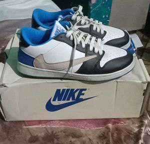 Nike Court Vision Low Sneakers
