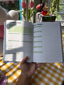 Pastel Yearly Planner (All-in-One undated))